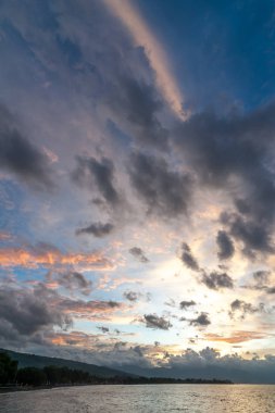 Lovina Beach günbatımı