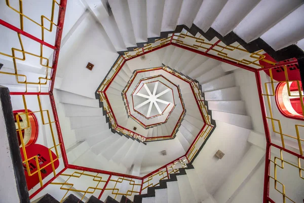 Escada em espiral branca — Fotografia de Stock