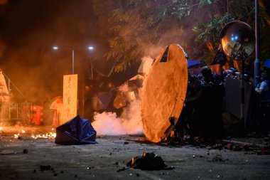 Hong Ko 'daki Çin Üniversitesi' nde iki numaralı köprü savaşı.