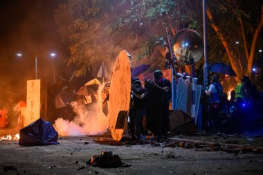 Hong Ko 'daki Çin Üniversitesi' nde iki numaralı köprü savaşı.