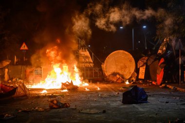 Hong Ko 'daki Çin Üniversitesi' nde iki numaralı köprü savaşı.