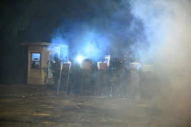Hong Ko 'daki Çin Üniversitesi' nde iki numaralı köprü savaşı.