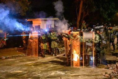 Hong Ko 'daki Çin Üniversitesi' nde iki numaralı köprü savaşı.