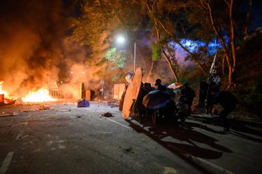 Hong Ko 'daki Çin Üniversitesi' nde iki numaralı köprü savaşı.