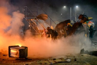Hong Ko 'daki Çin Üniversitesi' nde iki numaralı köprü savaşı.