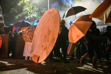 Hong Ko 'daki Çin Üniversitesi' nde iki numaralı köprü savaşı.
