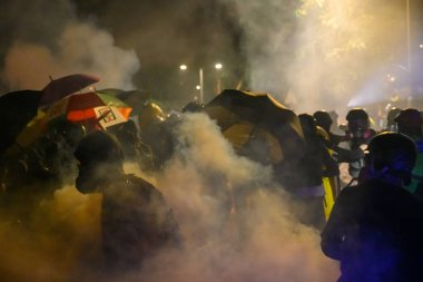 Hong Ko 'daki Çin Üniversitesi' nde iki numaralı köprü savaşı.