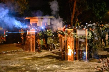 Hong Ko 'daki Çin Üniversitesi' nde iki numaralı köprü savaşı.