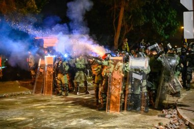 Hong Ko 'daki Çin Üniversitesi' nde iki numaralı köprü savaşı.