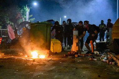 Hong Ko 'daki Çin Üniversitesi' nde iki numaralı köprü savaşı.