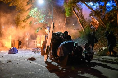 Hong Ko 'daki Çin Üniversitesi' nde iki numaralı köprü savaşı.