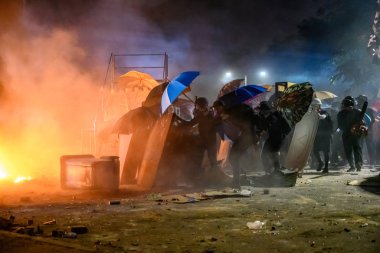 Hong Ko 'daki Çin Üniversitesi' nde iki numaralı köprü savaşı.
