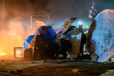 Hong Ko 'daki Çin Üniversitesi' nde iki numaralı köprü savaşı.