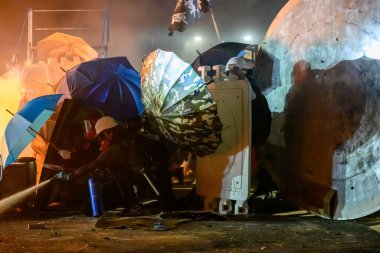 Hong Ko 'daki Çin Üniversitesi' nde iki numaralı köprü savaşı.