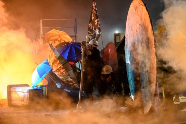 Hong Ko 'daki Çin Üniversitesi' nde iki numaralı köprü savaşı.