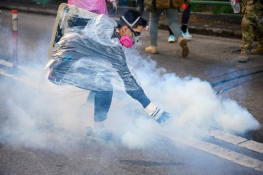 Polyu Kuşatmasının ilk günü.