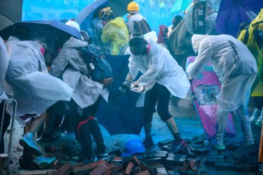 Polyu Kuşatmasının ilk günü.