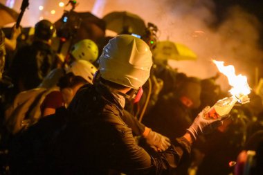 Polyu Kuşatmasının ilk günü.