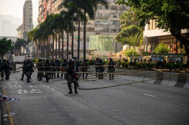 Polyu Kuşatması 'nın ikinci günü. Halk halkla ilişkisini kesmeye çalışıyor