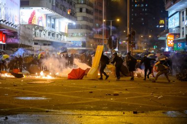 Polyu Kuşatması 'nın ikinci günü. Halk halkla ilişkisini kesmeye çalışıyor