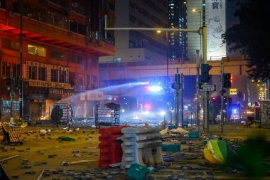 Polyu Kuşatması 'nın ikinci günü. Halk halkla ilişkisini kesmeye çalışıyor