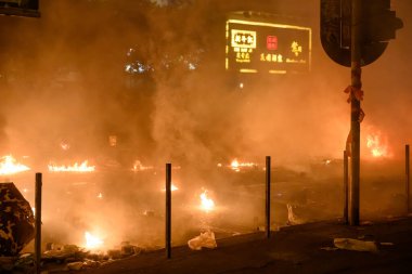 Polyu Kuşatması 'nın ikinci günü. Halk halkla ilişkisini kesmeye çalışıyor