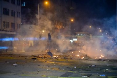 Polyu Kuşatması 'nın ikinci günü. Halk halkla ilişkisini kesmeye çalışıyor