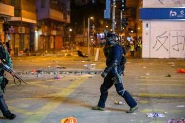 Polyu Kuşatması 'nın ikinci günü. Halk halkla ilişkisini kesmeye çalışıyor