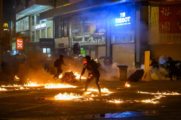 Polyu Kuşatması 'nın ikinci günü. Halk halkla ilişkisini kesmeye çalışıyor — Stok fotoğraf