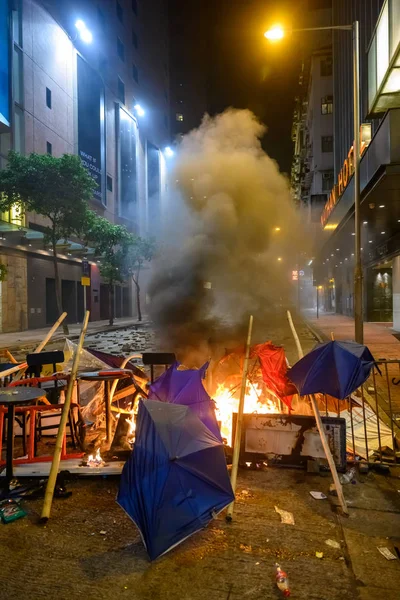 Der zweite Tag der Belagerung von Polyu. Öffentlichkeit versucht, pr zu rescus — Stockfoto