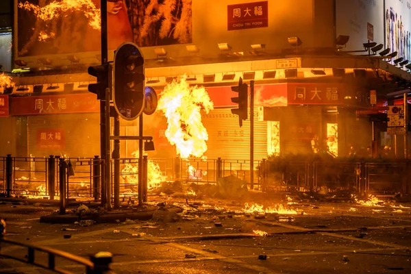 Polyu Kuşatması 'nın ikinci günü. Halk halkla ilişkisini kesmeye çalışıyor — Stok fotoğraf