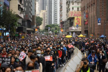 Hong Kong - 1 Ocak 2020: Bir milyon kişi demoya katıldı, genel oy hakkı talebi, 2020 doğrudan Yasa Konseyi seçimleri, işlevsel seçmenler olmaksızın.