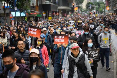 Hong Kong - 1 Ocak 2020: Bir milyon kişi demoya katıldı, genel oy hakkı talebi, 2020 doğrudan Yasa Konseyi seçimleri, işlevsel seçmenler olmaksızın.