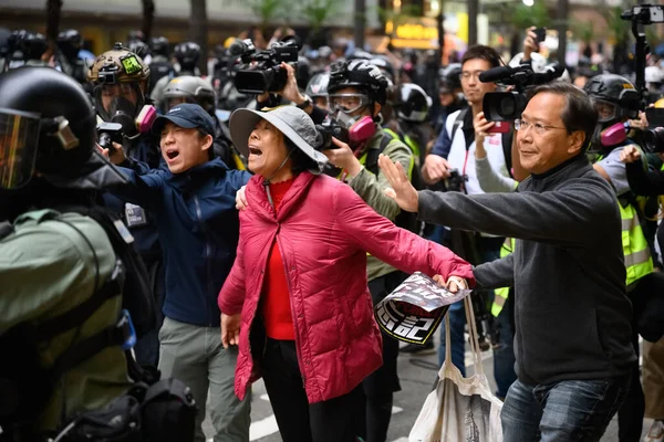 Hong Kong - 1 Ocak 2020: Bir milyon kişi demoya katıldı, genel oy hakkı talebi, 2020 doğrudan Yasa Konseyi seçimleri, işlevsel seçmenler olmaksızın.