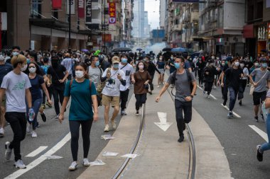 Hong Kong - 24 Mayıs 2020: Ant Ulusal Güvenlik Yasası Hong Kong 'da protesto. Polis göz yaşartıcı gaz.