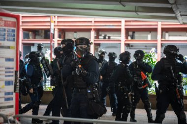 Hong Kong - 24 Mayıs 2020: Ant Ulusal Güvenlik Yasası Hong Kong 'da protesto. Polis göz yaşartıcı gaz.