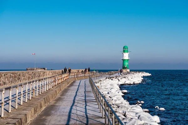 El topo en Warnemuende (Alemania) en invierno — Foto de Stock