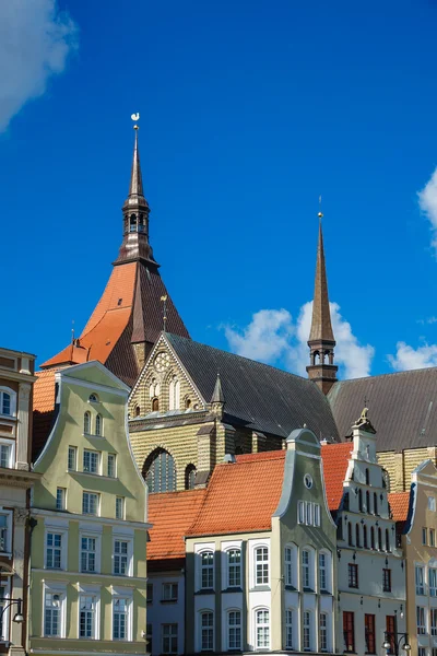 Blick auf eine Kirche in rostock, Deutschland — Stockfoto