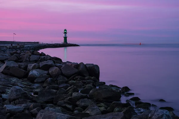 Maulwurf in warnemünde (deutschland) nachts — Stockfoto