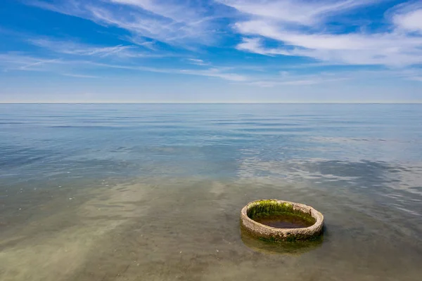 Moldagem de cimento na costa do Mar Báltico — Fotografia de Stock