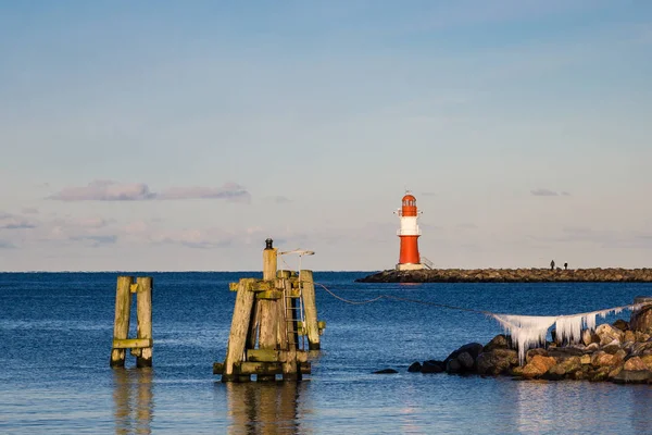 El topo en Warnemuende con cielo azul — Foto de Stock