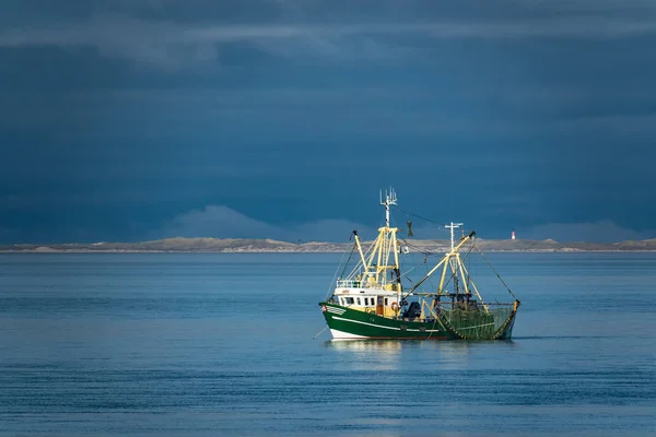 Räkor båt på Nordsjön, Tyskland — Stockfoto