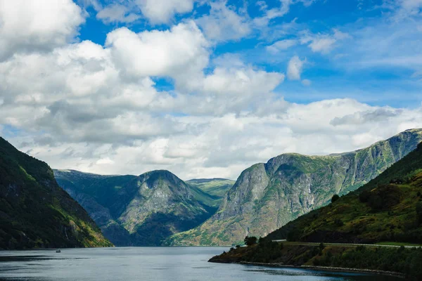 Uitzicht op de Aurlandsfjord in Noorwegen — Stockfoto