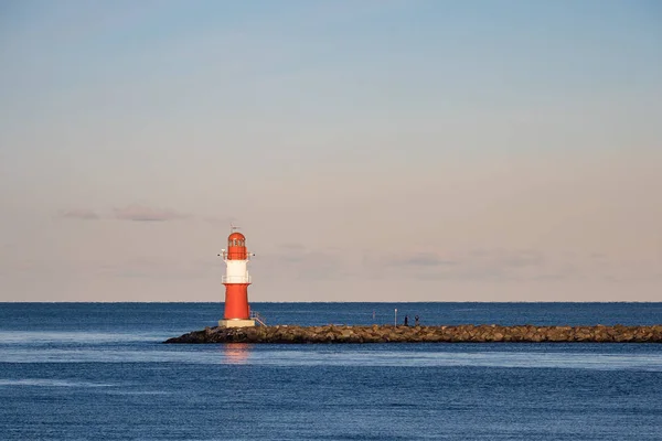 バルネミュンデ、ドイツのバルト海の海岸のホクロ — ストック写真