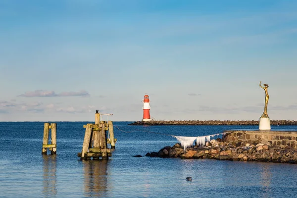 Der Maulwurf an der Ostseeküste in Warnemünde, Deutschland — Stockfoto