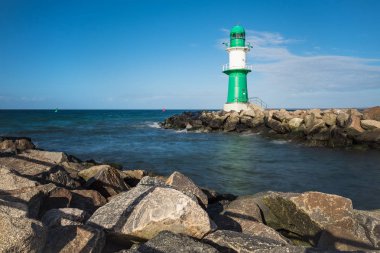 Warnemuende, Almanya'da Baltık Denizi kıyısında köstebek