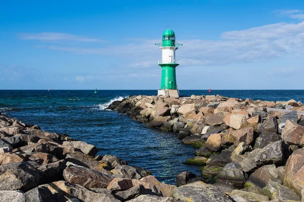 Krtek na pobřeží Baltského moře v Warnemuende, Německo — Stock fotografie