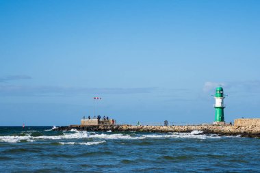 Warnemuende, Almanya'da Baltık Denizi kıyısında köstebek
