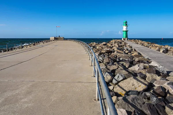 The mole on the Baltic Sea coast in Warnemuende, Germany — Stock Photo, Image