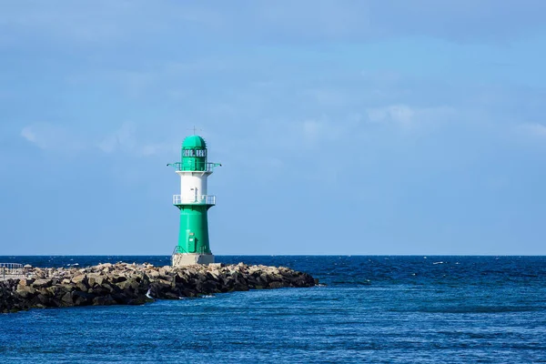 Warnemuende, Almanya'da Baltık Denizi kıyısında köstebek — Stok fotoğraf